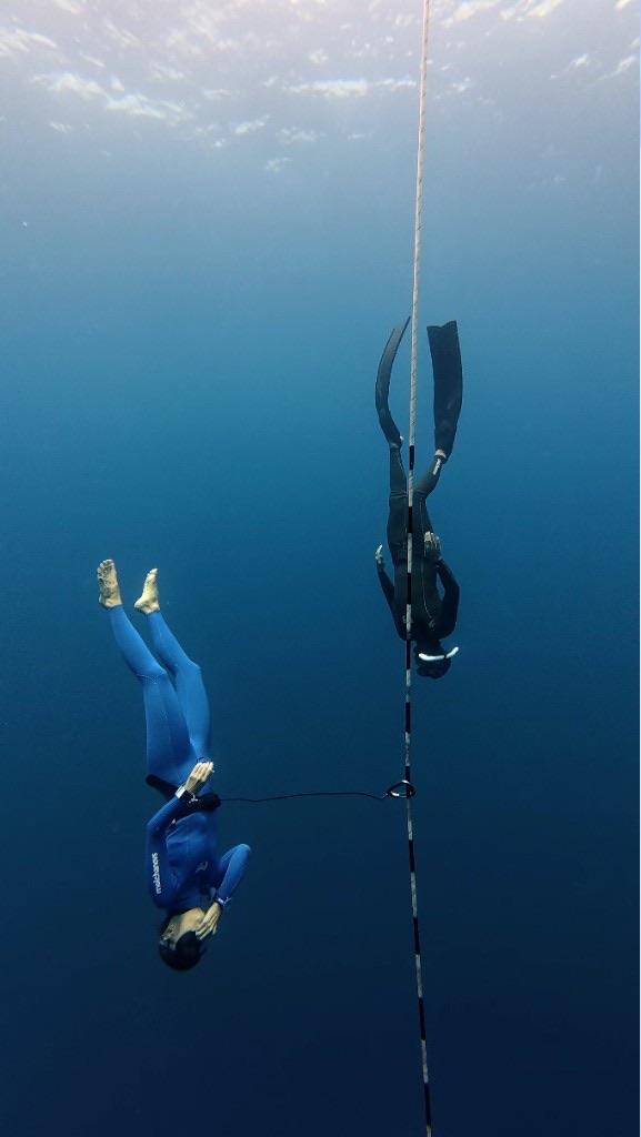Two freedivers descending together in Sri Lanka